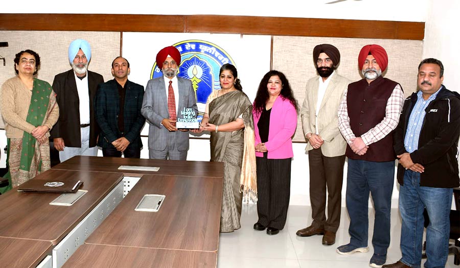 Guru Nanak Dev University: ਵਾਈਸ ਚਾਂਸਲਰ ਪ੍ਰੋ. ਕਰਮਜੀਤ ਸਿੰਘ ‘ਚੇਂਜ ਮੇਕਰ ਆਫ਼ ਦਿ ਈਅਰ 2025’ ਐਵਾਰਡ ਨਾਲ ਸਨਮਾਨਿਤ