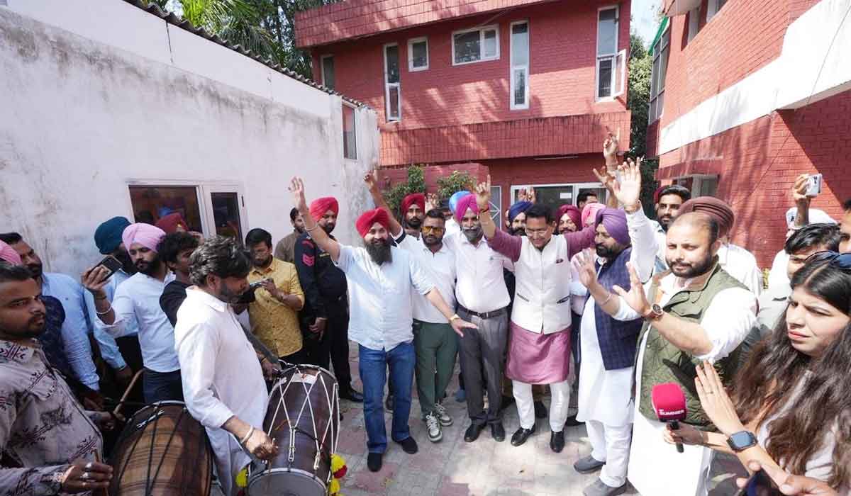 AAP Punjab ਨੇ ਅਰਵਿੰਦ ਕੇਜਰੀਵਾਲ ਤੇ ਆਪ ਆਗੂਆਂ ਦੇ ਹੱਕ ‘ਚ ਅਦਾਲਤ ਦੇ ਫੈਸਲੇ ਦਾ ਚੰਡੀਗੜ੍ਹ ‘ਚ ਮਨਾਇਆ ਜਸ਼ਨ