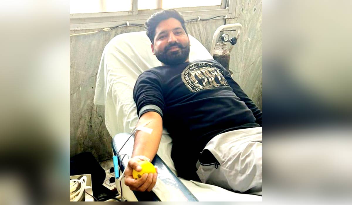 Welfare Work: ਨਿਰਮਲਜੀਤ ਸਿੰਘ ਇੰਸਾਂ ਨੇ ਵਿਆਹ ਦੀ ਖੁਸ਼ੀ ‘ਚ ਮਰੀਜ਼ ਦੇ ਇਲਾਜ ’ਚ ਖੂਨਦਾਨ ਕਰਕੇ ਕੀਤੀ ਮੱਦਦ