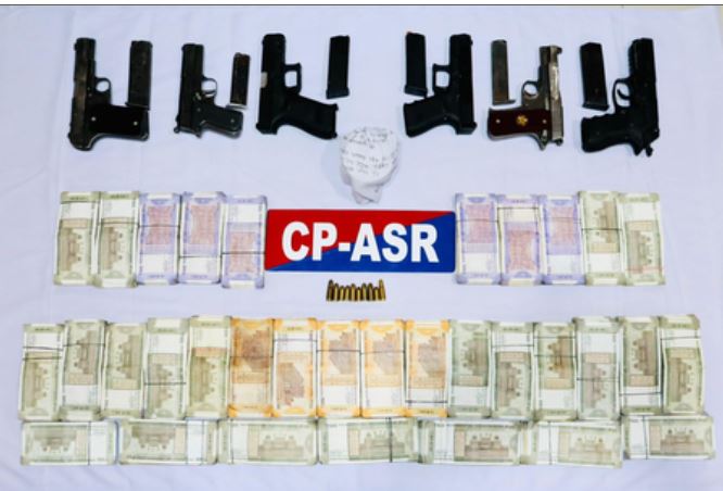 Amritsar News: ਅੰਮ੍ਰਿਤਸਰ ’ਚ ਸਰਹੱਦ ਪਾਰੋਂ ਨਸ਼ਾ ਤਸਕਰੀ ਕਰਨ ਵਾਲੇ ਰੈਕੇਟ ਦਾ ਪਰਦਾਫਾਸ਼, 5 ਗ੍ਰਿਫ਼ਤਾਰ