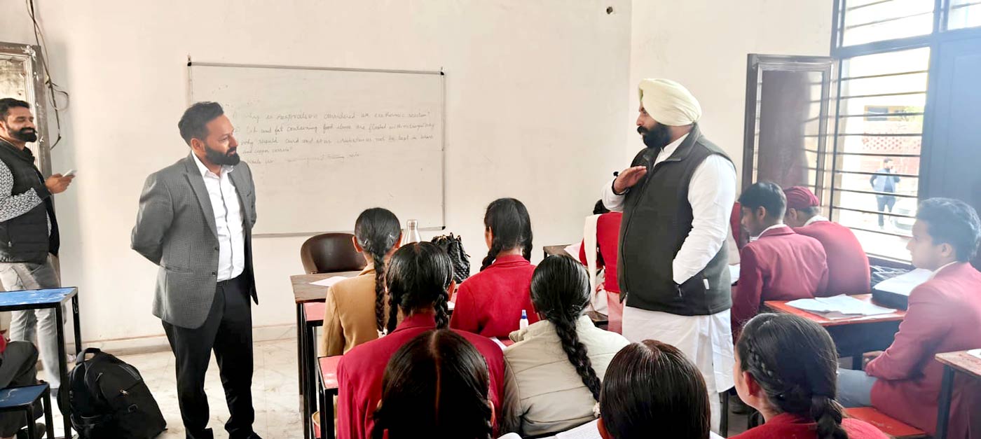 Government School: ਸਿੱਖਿਆ ਮੰਤਰੀ ਵੱਲੋਂ ਸਕੂਲ ਦਾ ਅਚਨਚੇਤ ਦੌਰਾ