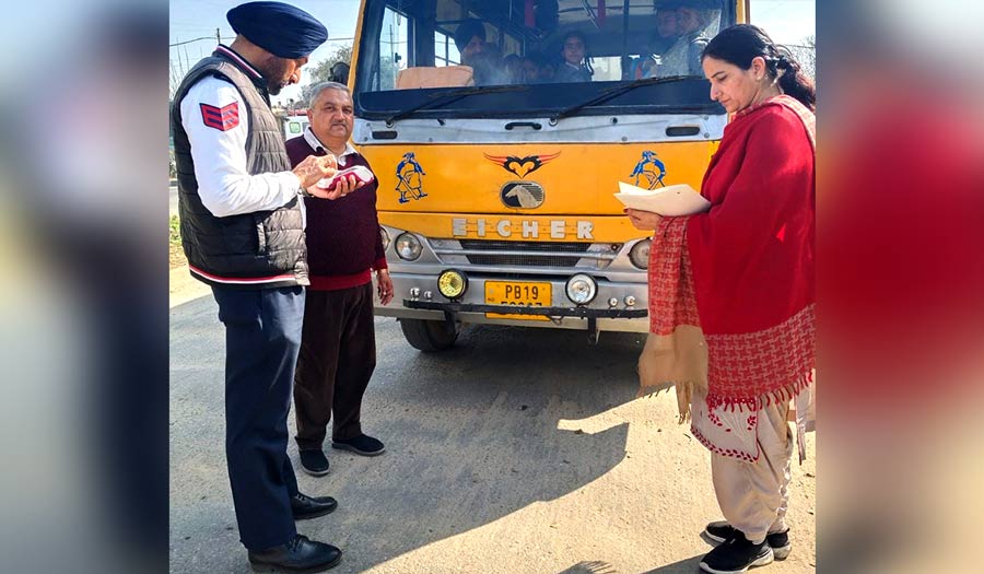 Traffic Challans: ਸੇਫ ਸਕੂਲ ਵਾਹਨ ਨੀਤੀ ਤਹਿਤ ਸਕੂਲ ਵਾਹਨਾਂ ਦੀ ਚੈਕਿੰਗ, 6 ਸਕੂਲ ਵਾਹਨਾਂ ਦੇ ਚਲਾਨ ਕੱਟੇ