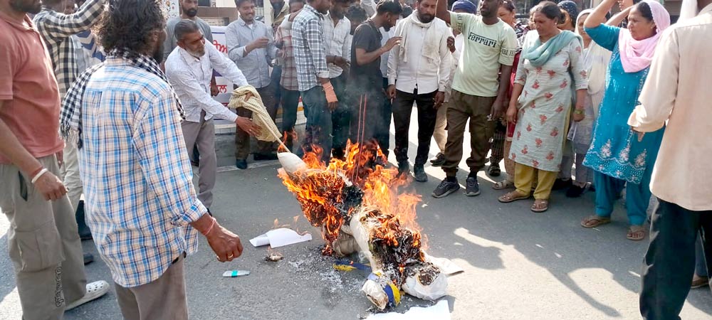 Amloh News: ਮੰਗਾਂ ਨੂੰ ਲੈ ਕੇ ਸਫਾਈ ਸੇਵਕ ਯੂਨੀਅਨ ਪੰਜਾਬ ਬਰਾਂਚ ਅਮਲੋਹ ਵੱਲੋਂ ਰੋਸ ਪ੍ਰਦਰਸ਼ਨ