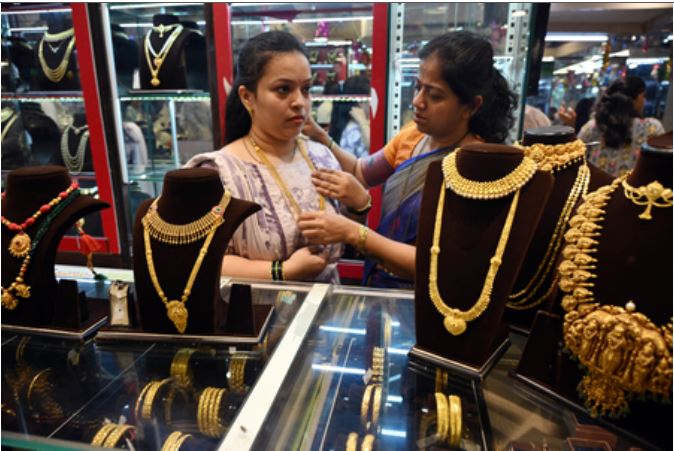 Gold Price: ਮੁਨਾਫਾ ਵਸੂਲੀ ਅਤੇ ਡਾਲਰ ਦੀ ਮਜ਼ਬੂਤੀ ਕਾਰਨ ਇਸ ਹਫ਼ਤੇ ਸੋਨੇ-ਚਾਂਦੀ ਦੀਆਂ ਕੀਮਤਾਂ ਵਿੱਚ ਆਈ ਗਿਰਾਵਟ,ਜਾਣੋ