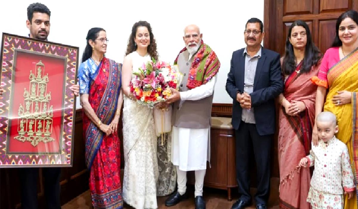 Kangana Ranaut Birthday: ਕੰਗਨਾ ਰਣੌਤ ਨੇ ਆਪਣੇ ਜਨਮਦਿਨ ‘ਤੇ ਆਪਣੇ ਪਰਿਵਾਰ ਨਾਲ ਪ੍ਰਧਾਨ ਮੰਤਰੀ ਮੋਦੀ ਨਾਲ ਕੀਤੀ ਮੁਲਾਕਾਤ