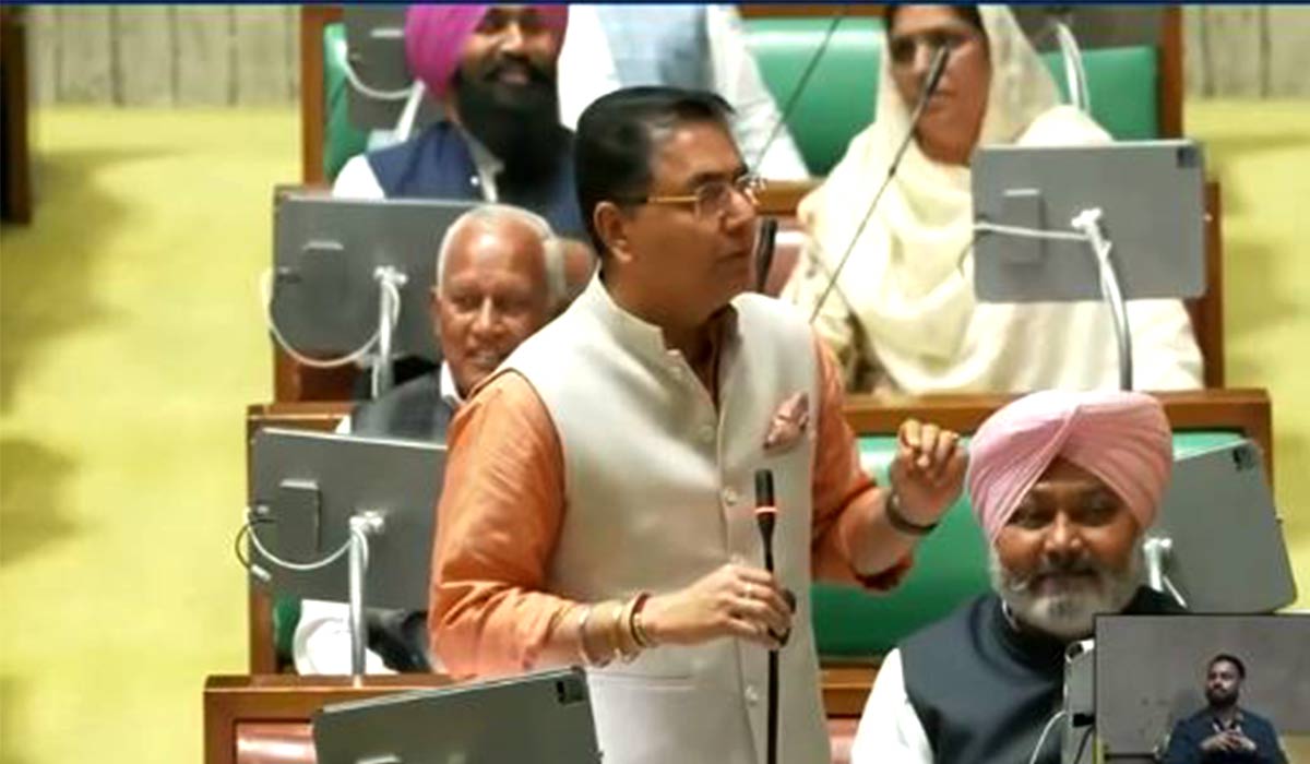 Punjab Vidhan Sabha Session: ਅਮਨ ਅਰੋੜਾ ਅਤੇ ਪ੍ਰਤਾਪ ਬਾਜਵਾ ’ਚ ਤੂੰ-ਤੂੰ, ਮੈਂ-ਮੈਂ, ਹਰਪਾਲ ਚੀਮਾ ਨੇ ਦਿਖਾਈ ਤਲਖੀ