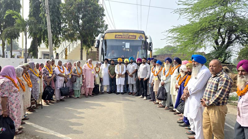 Religious Tour Punjab: ਚੇਅਰਮੈਨ ਜੱਸੀ ਸੋਹੀਆਂ ਵਾਲਾ ਨੇ ਤੀਰਥ ਯਾਤਰਾ ਬੱਸ ਨੂੰ ਹਰੀ ਝੰਡੀ ਦੇ ਕੇ ਕੀਤਾ ਰਵਾਨਾ