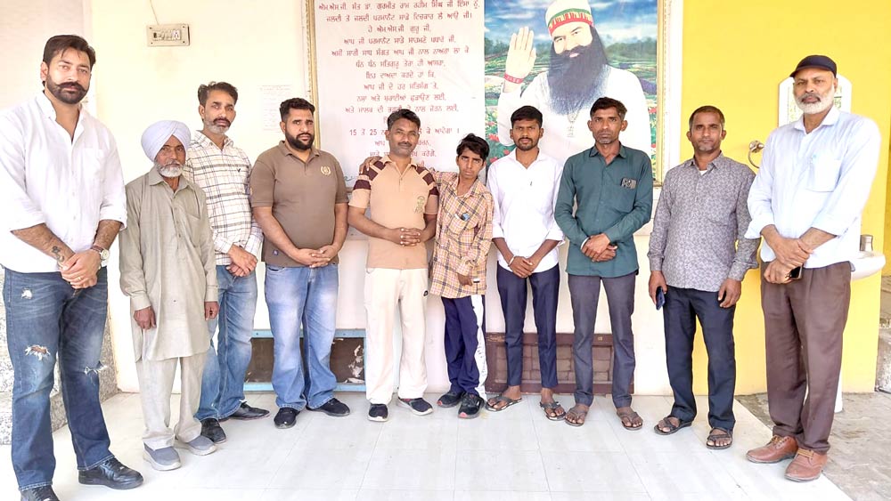 Social Welfare: ਡੇਰਾ ਸ਼ਰਧਾਲੂਆਂ ਵੱਲੋਂ ਮੰਦਬੁੱਧੀ ਬੱਚੇ ਨੂੰ ਪਰਿਵਾਰ ਨਾਲ ਮਿਲਵਾਇਆ