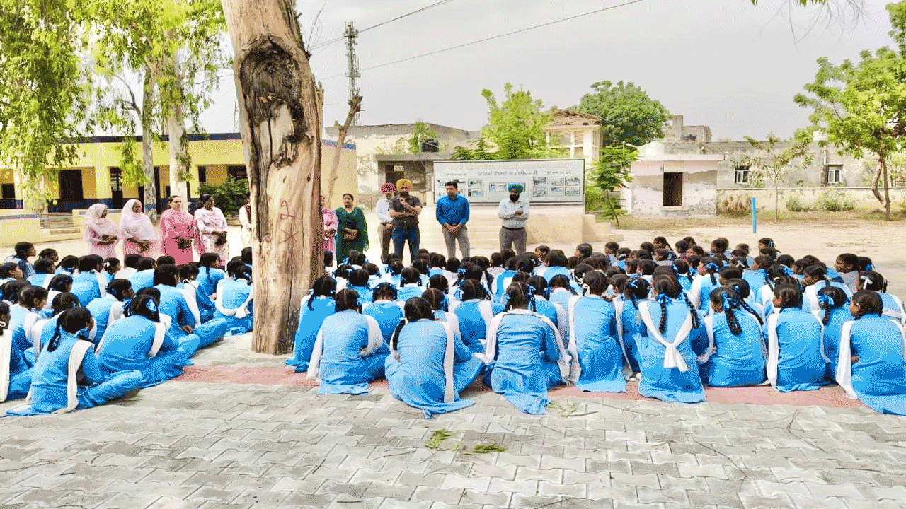 Awareness campaign: ਸਰਕਾਰੀ ਕੰਨਿਆਂ ਸੀਨੀਅਰ ਸੈਕੰਡਰੀ ਸਕੂਲ, ਸਾਦਿਕ ਵਿਖੇ ਐਚ.ਪੀ.ਵੀ ਵੈਕਸੀਨ ਬਾਰੇ ਕੀਤਾ ਜਾਗਰੂਕ
