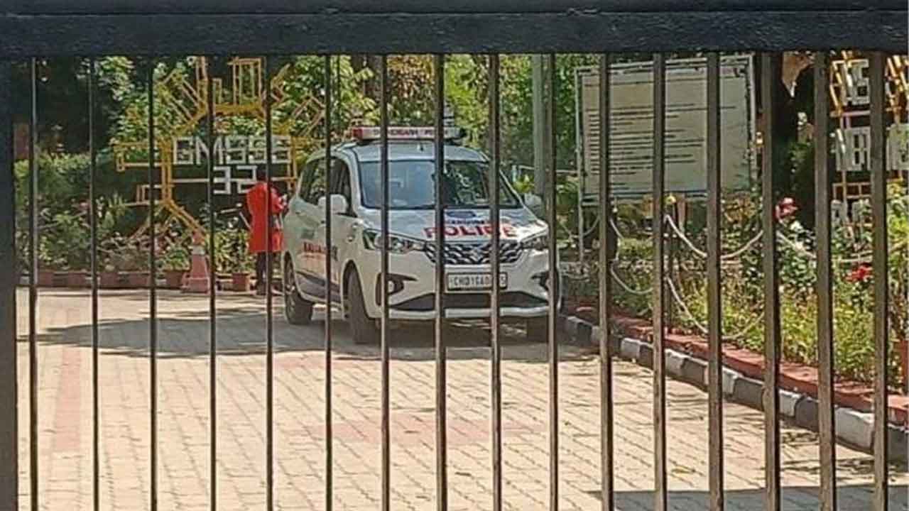 Chandigarh School Bomb Threat: ਜਲੰਧਰ ਤੋਂ ਬਾਅਦ ਹੁਣ ਚੰਡੀਗੜ੍ਹ ਦੇ ਸਕੂਲਾਂ ਨੂੰ ਬੰਬ ਨਾਲ ਉਡਾਉਣ ਦੀ ਧਮਕੀ