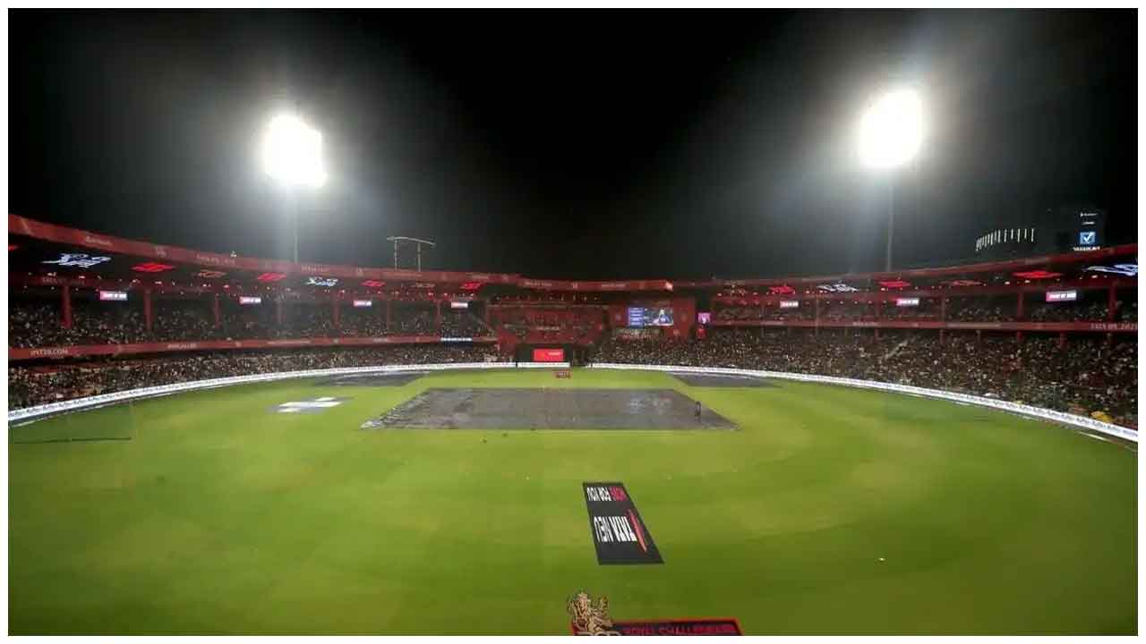 Chinnaswamy Stadium Security: ਚਿੰਨਾਸਵਾਮੀ ਸਟੇਡੀਅਮ ਦੀ ਸੁਰੱਖਿਆ ’ਚ ਕੁਤਾਹੀ, ਪੁਲਿਸ ਵੱਲੋਂ 2 ਗ੍ਰਿਫਤਾਰ