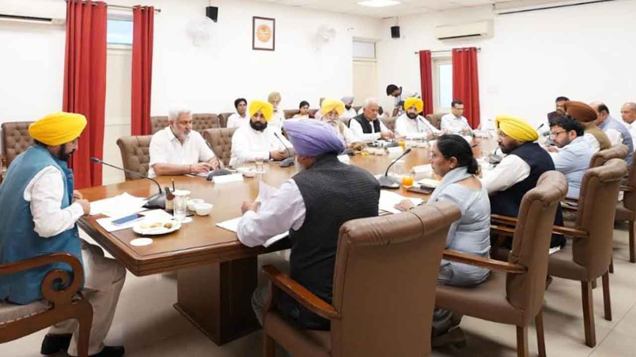 CM Punjab: ਮੁੱਖ ਮੰਤਰੀ ਭਗਵੰਤ ਸਿੰਘ ਮਾਨ ਦੀ ਅਗਵਾਈ 'ਚ ਵਜ਼ਾਰਤ ਵੱਲੋਂ ਦਰਿਆਵਾਂ, ਚੋਆਂ ਅਤੇ ਸੇਮ ਨਾਲਿਆਂ ’ਚੋਂ ਗਾਰ ਕੱਢਣ ਲਈ ਹਰੀ ਝੰਡੀ