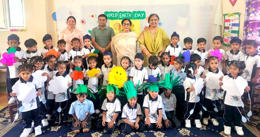 Earth Day: ਭਾਦਸੋਂ ਦੇ ਯੰਗ ਫਾਰਮਰਜ਼ ਪਬਲਿਕ ਹਾਈ ਸਕੂਲ 'ਚ ਬੱਚਿਆਂ ਨੇ ਇੰਝ ਮਨਾਇਆ 'ਧਰਤੀ ਦਿਵਸ', ਦੇਖੋ ਤਸਵੀਰਾਂ