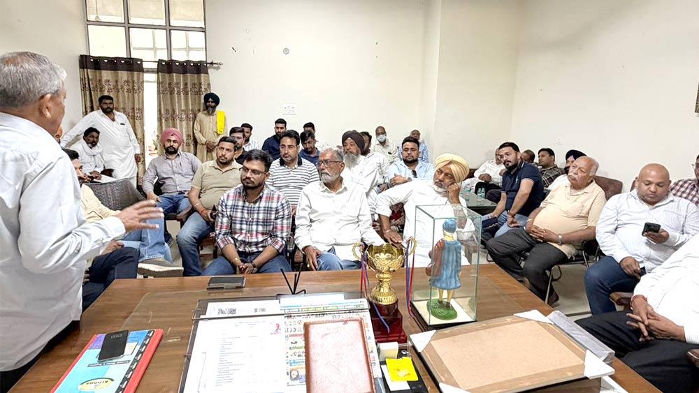 Faridkot News: ਆੜ੍ਹਤੀਆਂ ਦੀ ਜਨਰਲ ਹਾਊਸ ਮੀਟਿੰਗ 'ਚ ਲਿਆ ਵੱਡਾ ਫੈਸਲਾ, ਤਿੰਨ ਚਿਹਰਿਆਂ ਨੂੰ ਸੌਂਪੀ ਕਮਾਨ!