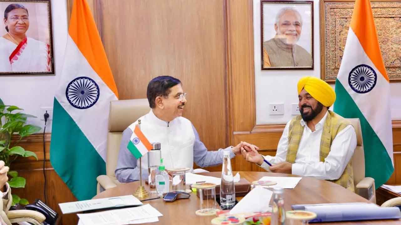 ਕਿਸਾਨਾਂ ਲਈ ਰਾਹਤ, 155 ਲੱਖ ਮੀਟ੍ਰਿਕ ਟਨ ਅਨਾਜ ਦੀ ਲਿਫਟਿੰਗ ਲਈ ਵਿਸ਼ੇਸ਼ ਰੇਲਾਂ