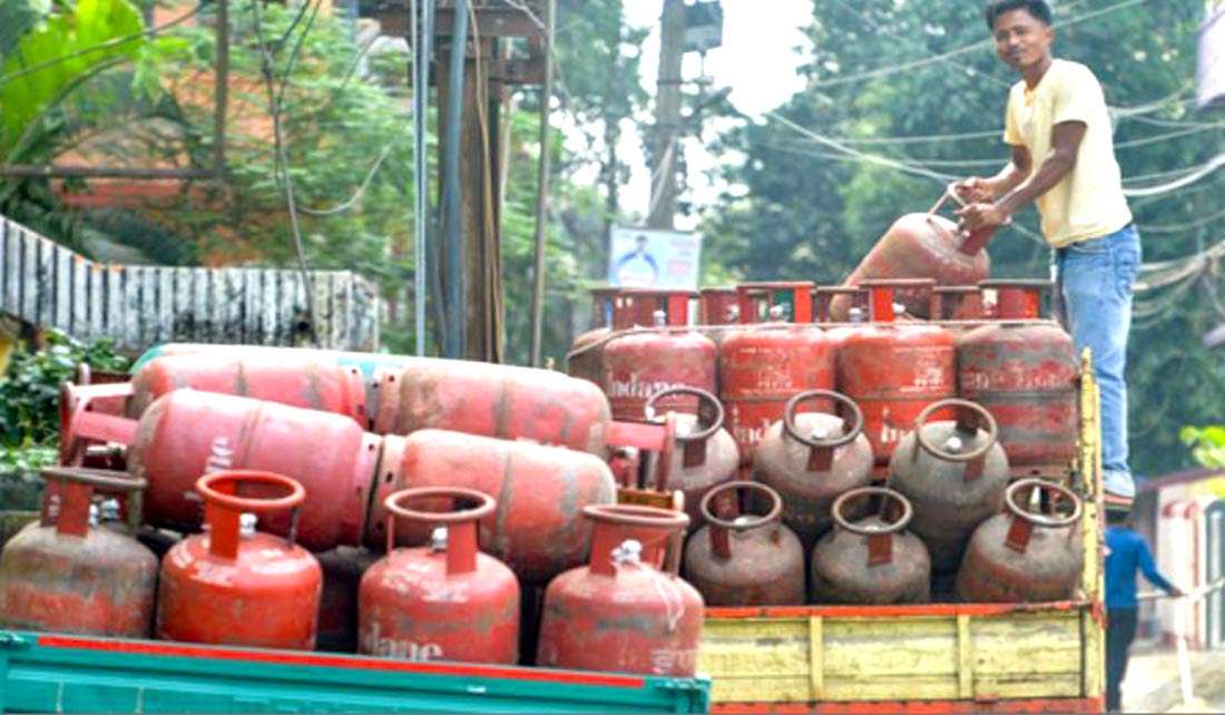 Gas Supply Update: LPG ਸਿਲੰਡਰਾਂ ਦੀ ਵੰਡ ਨੂੰ ਲੈ ਕੇ ਵੱਡੀ ਖ਼ਬਰ: ਕੇਂਦਰ ਨੇ ਨਵਾਂ ਫਾਰਮੂਲਾ ਕੀਤਾ ਤਿਆਰ! ਜਾਣੋ