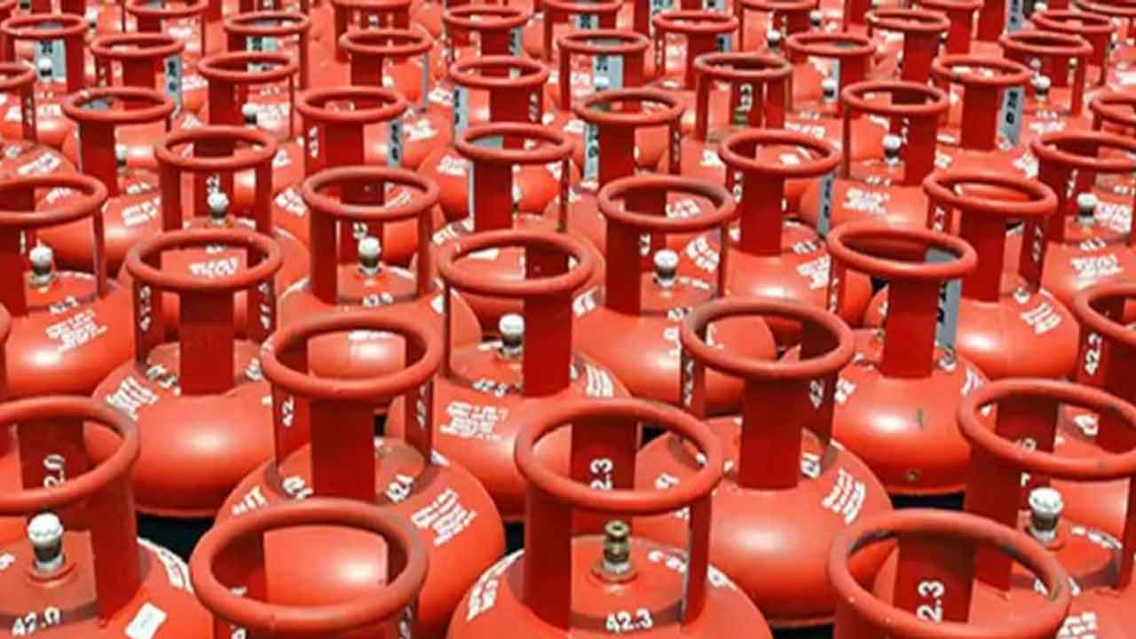 LPG Crisis: ਦਿੱਲੀ ’ਚ ਗੋਦਾਮਾਂ ਤੋਂ ਵਿਕਰੀ ’ਤੇ ਸਖਤ ਪਾਬੰਦੀ