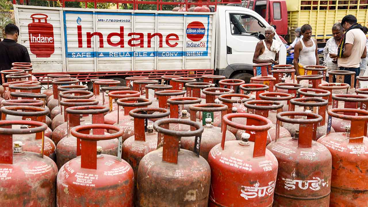 LPG Gas Booking: ਪ੍ਰਵਾਸੀ ਮਜ਼ਦੂਰਾਂ ਲਈ ਰਾਹਤ, ਸਾਰੇ ਸੂਬਿਆਂ ’ਚ ਐਲਪੀਜੀ ਸਿਲੰਡਰ ਸਬੰਧੀ ਆਇਆ ਚੰਗਾ ਫ਼ੈਸਲਾ