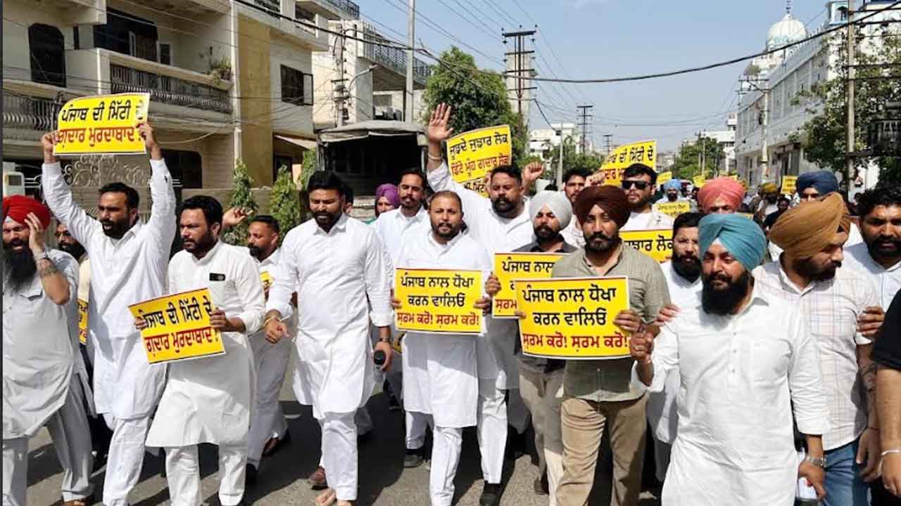 Punjab ਭਰ 'ਚ ਜਨਤਾ ਦਾ ਗੁੱਸਾ ਫੁੱਟਿਆ, ਦਲਬਦਲੂ ਸੰਸਦ ਮੈਂਬਰਾਂ ਨੂੰ ਕੰਧਾਂ ਤੇ ਗਲੀਆਂ 'ਚ 'ਪੰਜਾਬ ਦੇ ਗੱਦਾਰ' ਨਾਅਰਿਆਂ ਦਾ ਕਰਨਾ ਪਿਆ ਸਾਹਮਣਾ