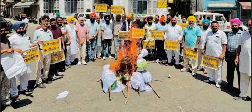 Punjab: 'ਆਪ' ਆਗੂਆਂ ਤੇ ਵਰਕਰਾਂ ਵੱਲੋਂ ਸੂਬਾ ਵਿਆਪੀ ਪ੍ਰਦਰਸ਼ਨ, ਦਲਬਦਲੂ ਸੰਸਦ ਮੈਂਬਰਾਂ ਦੀ ਰਾਜ ਸਭਾ ਮੈਂਬਰੀ ਰੱਦ ਕਰਨ ਦੀ ਮੰਗ