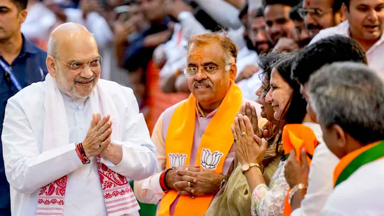 Amit Shah: ਅਮਿਤ ਸ਼ਾਹ ਕੋਲਕਾਤਾ ਪਹੁੰਚੇ, ਭਾਜਪਾ ਵਿਧਾਇਕ ਦਲ ਦੀ ਮੀਟਿੰਗ ’ਚ ਹੋਣਗੇ ਸ਼ਾਮਲ