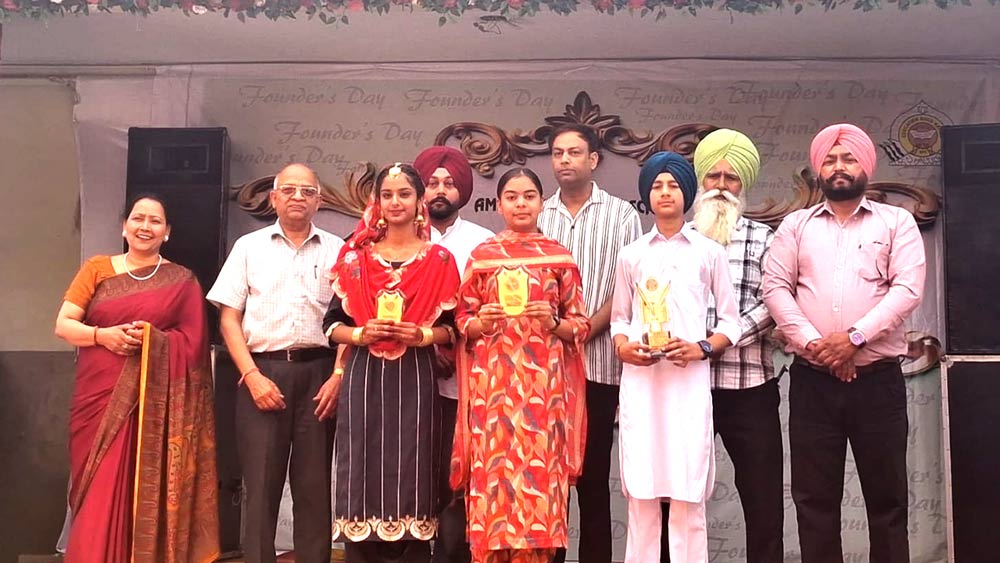 Amloh News: ਅਮਲੋਹ ਪਬਲਿਕ ਸਕੂਲ ਵਿਖੇ ਫਾਊਂਡਰ ਡੇਅ ਤੇ ਇਨਾਮ ਵੰਡ ਸਮਾਰੋਹ ਧੂਮ-ਧਾਮ ਨਾਲ ਮਨਾਇਆ