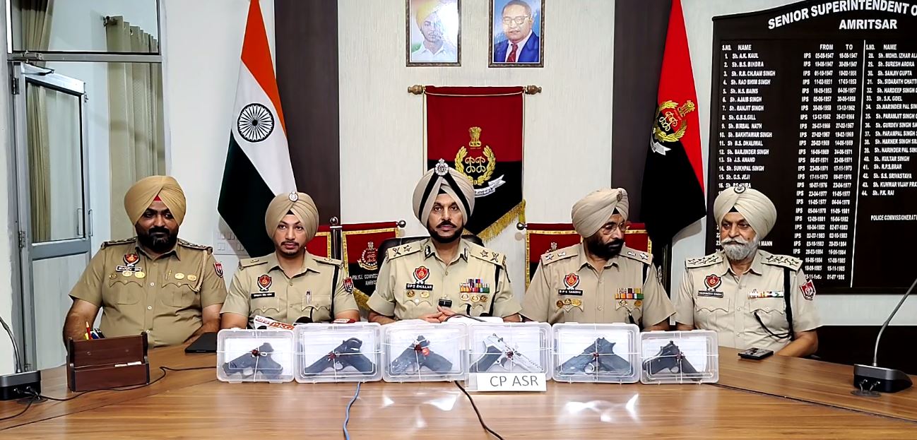Amritsar News : ਅੰਮ੍ਰਿਤਸਰ ਪੁਲਿਸ ਵੱਲੋਂ ਗੈਰ ਕਾਨੂੰਨੀ ਹਥਿਆਰ ਤਸਕਰੀ ਕਰਨ ਵਾਲੇ ਮਾਡਿਊਲ ਦਾ ਪਰਦਾਫਾਸ਼