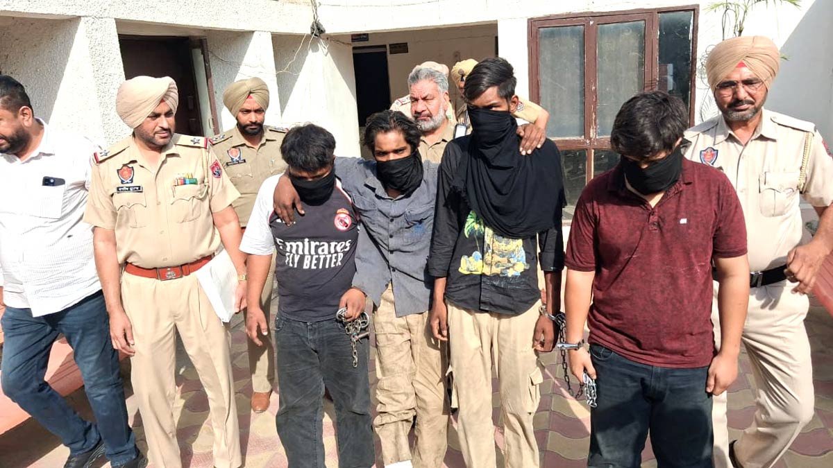 Barnala Crime News: ਬਰਨਾਲਾ ਪੁਲਿਸ ਨੇ ਵੱਖ-ਵੱਖ ਥਾਵਾਂ ’ਤੇ ਲੁੱਟਾਂ- ਖੋਹਾਂ ਦੀਆਂ ਵਾਰਦਾਤਾਂ ਕਰਨ ਦੇ ਦੋਸ਼ ’ਚ 4 ਜਣਿਆਂ ਨੂੰ ਫੜਿਆ
