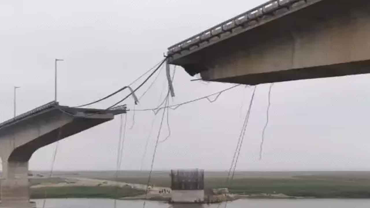 Bihar Bridge Collapse: ਵਿਕਰਮਸ਼ਿਲਾ ਪੁਲ ਦਾ 34 ਮੀਟਰ ਲੰਬਾ ਸਲੈਬ ਗੰਗਾ ’ਚ ਡਿੱਗਿਆ, 16 ਜ਼ਿਲ੍ਹਿਆਂ ਦਾ ਸੰਪਰਕ ਟੁੱਟਿਆ