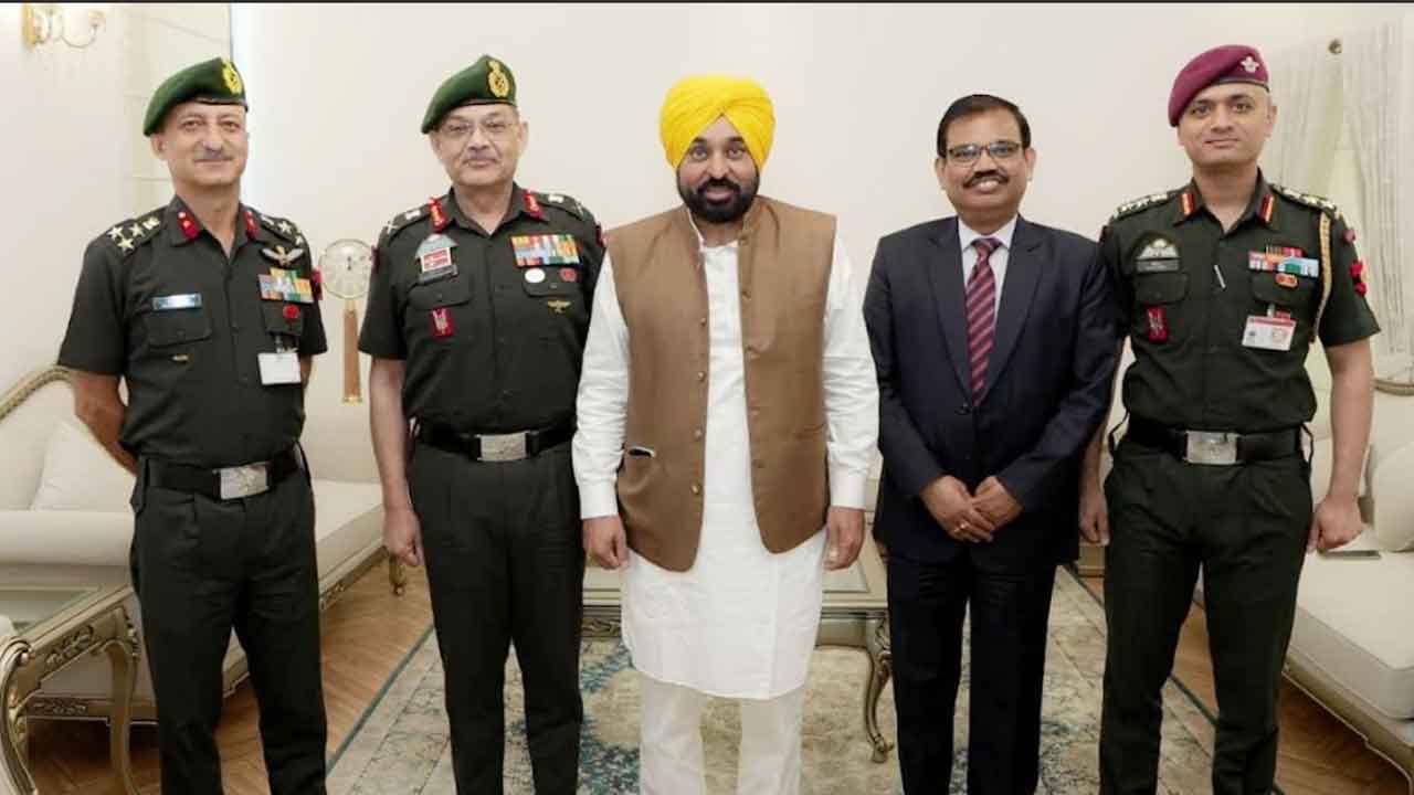 CM Mann ਨੇ ਪੱਛਮੀ ਕਮਾਂਡ ਦੇ ਆਰਮੀ ਕਮਾਂਡਰ ਨਾਲ ਸਰਹੱਦੀ ਸੁਰੱਖਿਆ, ਰਾਹਤ ਕਾਰਜਾਂ ਅਤੇ ਆਪਰੇਸ਼ਨਲ ਤਿਆਰੀਆਂ ਬਾਰੇ ਵਿਚਾਰ-ਵਟਾਂਦਰਾ ਕੀਤਾ