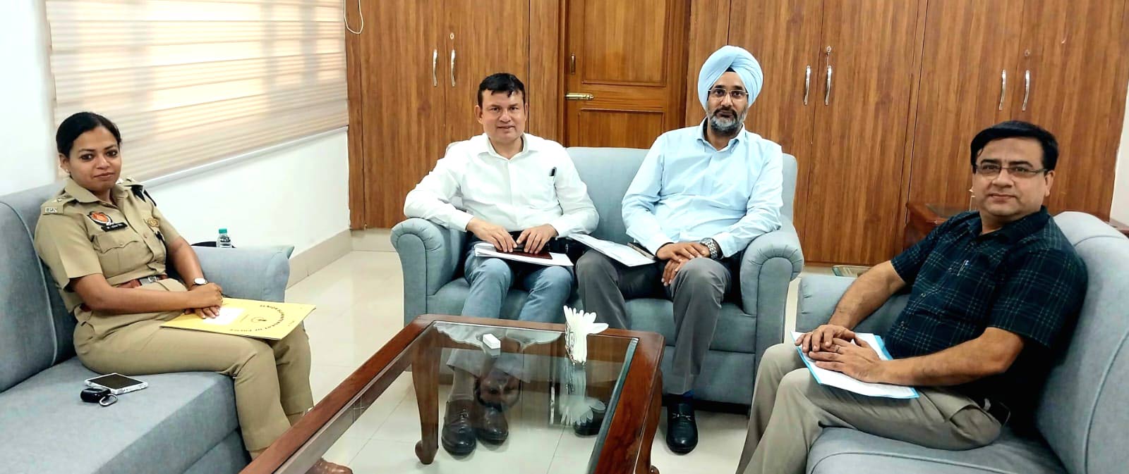 Election Observer Meeting: ਚੋਣ ਅਬਜ਼ਰਵਰ ਵੱਲੋਂ ਜ਼ਿਲ੍ਹਾ ਚੋਣ ਅਫਸਰ, ਐਸਐਸਪੀ ਤੇ ਏਡੀਸੀ ਨਾਲ ਅਹਿਮ ਮੀਟਿੰਗ