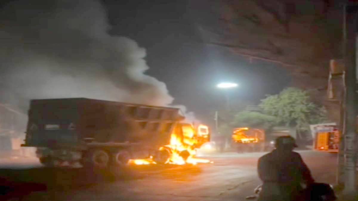 Fatal Road Accident: ਟਿੱਪਰ ਤੇ ਮੋਟਰਸਾਈਕਲ ਦੀ ਟੱਕਰ ਹੁੰਦੇ ਲੱਗੀ ਭਿਆਨਕ ਅੱਗ, ਮੋਟਰ ਸਾਈਕਲ ਦੀ ਮੌਤ