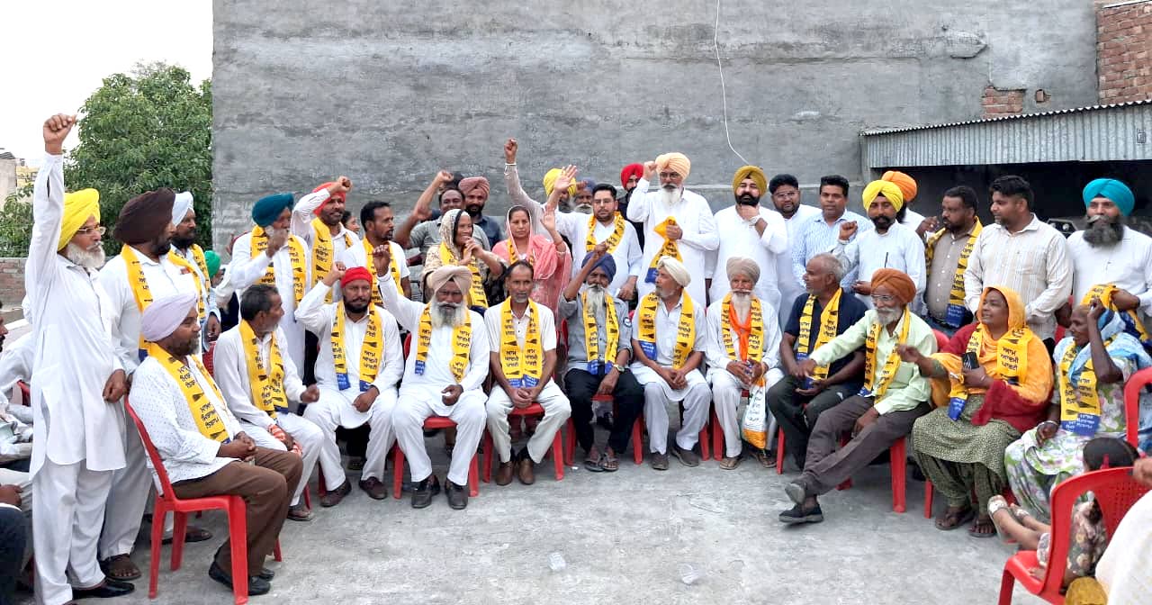 Akali Dal leaders join AAP: ਅਕਾਲੀ ਦਲ ਛੱਡ ਤੇ ਸਾਬਕਾ ਐਮਸੀ ਉਮੀਦਵਾਰ ਚੰਨਾ ਸੰਧੂ 25 ਪਰਿਵਾਰਾਂ ਸਮੇਤ 'ਆਪ' 'ਚ ਸ਼ਾਮਲ