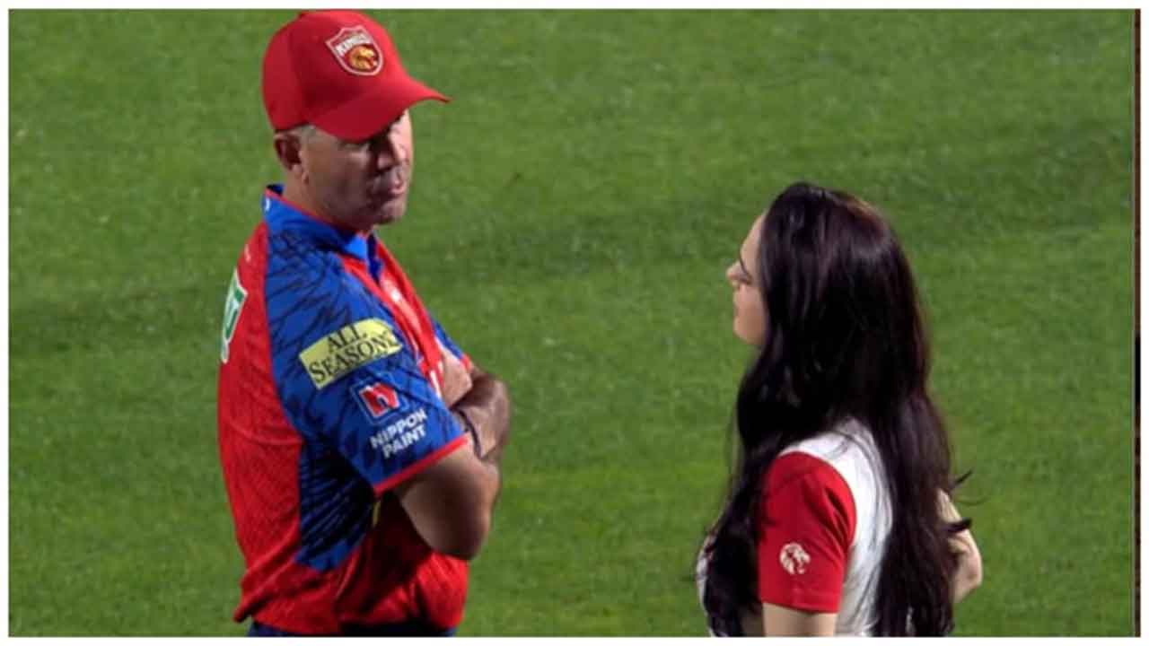 IPL 2026: ਲਗਾਤਰ 5 ਹਾਰ ਤੋਂ ਬਾਅਦ ਪੋਂਟਿੰਗ ਨਾਲ ਲੰਬੀ ਚਰਚਾ ਕਰਦੀ ਨਜ਼ਰ ਆਈ ਪ੍ਰੀਤੀ ਜ਼ਿੰਟਾ, ਕੋਚ ਨੂੰ ਕਿਉਂ ਲਾਈ ਟੀਮ ਨੂੰ ਫਟਕਾਰ?