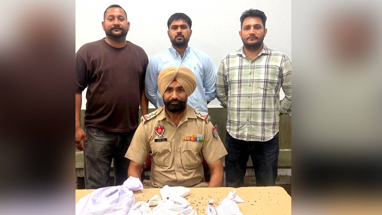 Jalandhar Crime News: ਜਲੰਧਰ ਪੁਲਿਸ ਵੱਲੋਂ ਸੁਨੀਲ ਨਾਟਾ ਤੇ ਡੋਨੀ ਬੱਲ ਗਿਰੋਹ ਦਾ ਮੁੱਖ ਮੈਂਬਰ ਕਾਬੂ, ਹੈਰੋਇਨ ਤੇ ਦੋ ਪਿਸਤੌਲ ਬਰਾਮਦ
