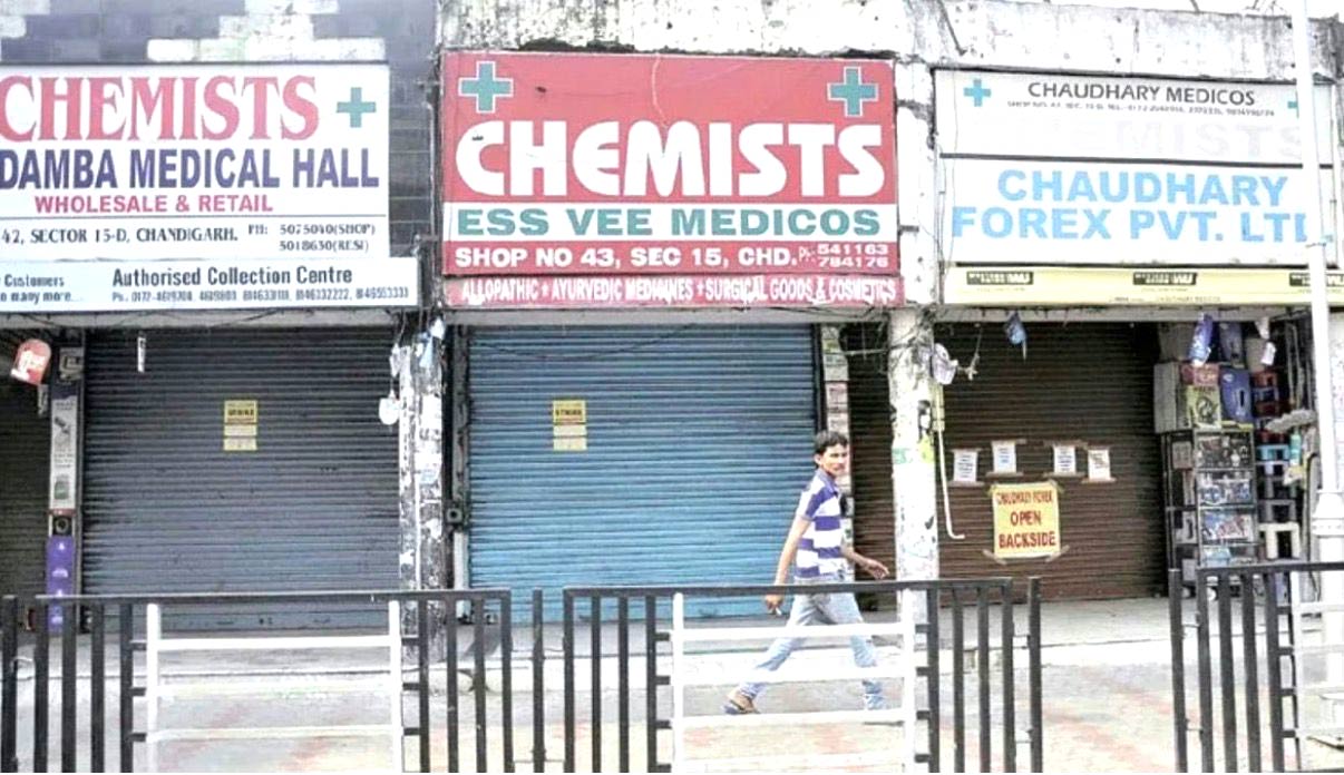 Moga Chemist Strike News: ਮੋਗਾ ’ਚ ਕੈਮਿਸਟਾਂ ਦੀਆਂ ਦੁਕਾਨਾਂ ਬੰਦ, ਲੋਕ ਹੋਏ ਪਰੇਸ਼ਾਨ 