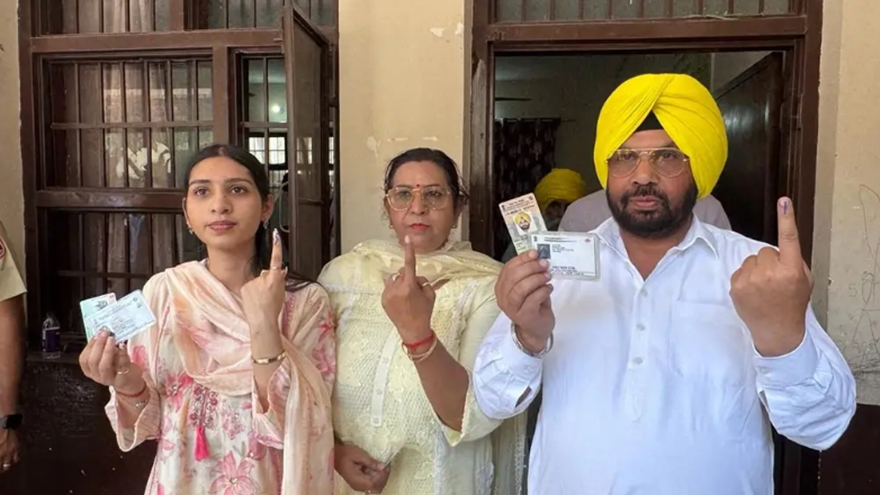 Nagar Nigam Election: ਦੁਪਹਿਰ 12 ਵਜੇ ਤੱਕ 31.06 ਫੀਸਦੀ ਵੋਟਿੰਗ, ਬੂਥ ਕੈਪਚਰਿੰਗ ਅਤੇ ਜਾਅਲੀ ਵੋਟਿੰਗ ਨੂੰ ਲੈ ਕੇ ਕਈ ਥਾਵਾਂ ’ਤੇ ਝੜਪਾਂ