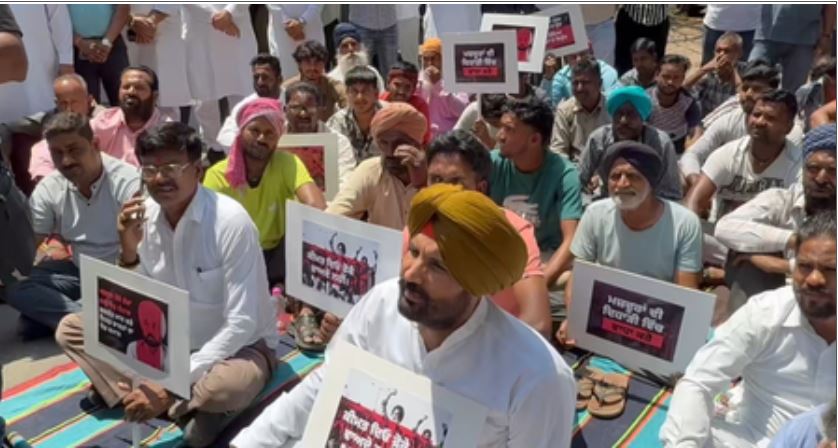 Punjab Congress Protest: ਪੰਜਾਬ ਕਾਂਗਰਸ ਨੇ ਭਗਵੰਤ ਮਾਨ ਸਰਕਾਰ ਵਿਰੁੱਧ ਪ੍ਰਦਰਸ਼ਨ ਕੀਤਾ, ਰੋਜ਼ਾਨਾ ਮਜ਼ਦੂਰੀ ’ਚ ਵਾਧੇ ਦੀ ਮੰਗ 