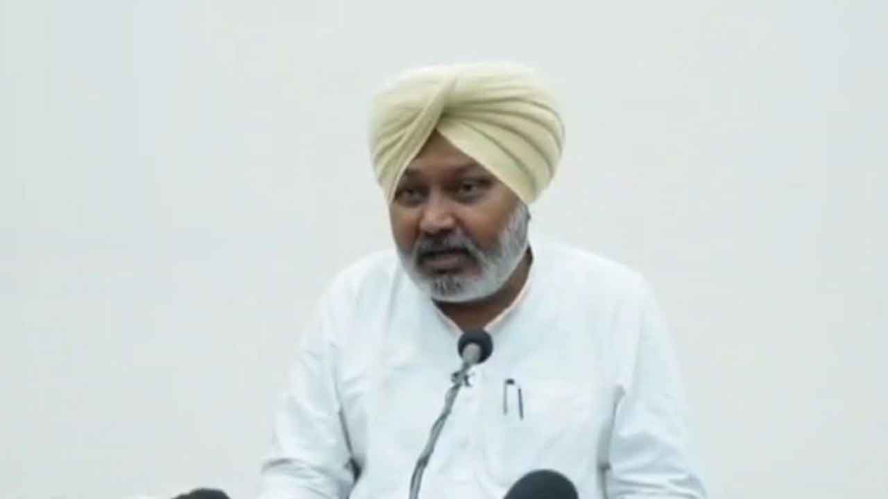 Punjab Government ਨਾਲ ਗੱਲਬਾਤ ਤੋਂ ਬਾਅਦ ਸਫਾਈ ਕਰਮਚਾਰੀਆਂ ਨੇ ਵਾਪਸ ਲਈ ਹੜਤਾਲ : ਹਰਪਾਲ ਚੀਮਾ