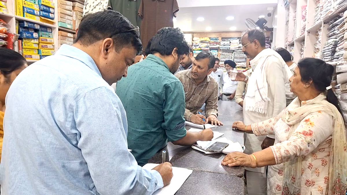 Raid On Congress Leader: ਕਾਂਗਰਸੀ ਉਮੀਦਵਾਰ ਯੋਗੇਸ਼ ਗਰੋਵਰ ਦੀ ਦੁਕਾਨ ’ਤੇ  ਵਿਭਾਗ ਦੀ ਰੇਡ 