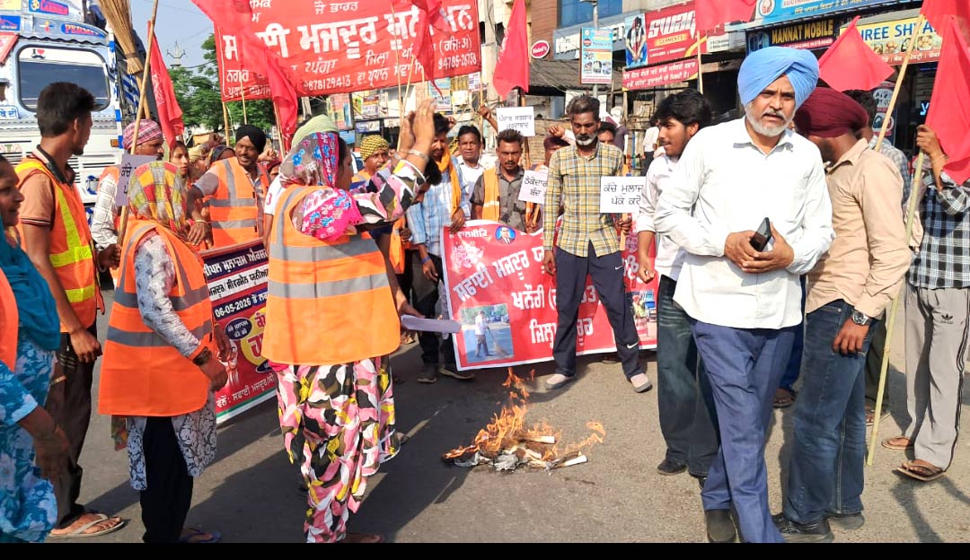 Safai Sevak Protest: ਸਫ਼ਾਈ ਕਰਮਚਾਰੀਆਂ ਨੇ ਕੀਤਾ ਘੱਗਾ ਵਿਖੇ ਭਾਰੀ ਰੋਸ ਪ੍ਰਦਰਸ਼ਨ