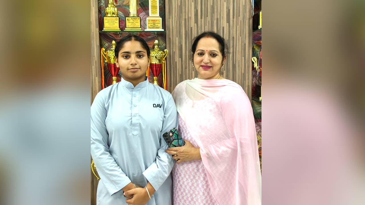 National Level Competition Winner: ਡੀ.ਏ.ਵੀ. ਬਾਦਸ਼ਾਹਪੁਰ ਦੀ ਵਿਦਿਆਰਥਣ ਸਿਮਰਪ੍ਰੀਤ ਕੌਰ ਨੇ ਰਾਸ਼ਟਰੀ ਪੱਧਰ 'ਤੇ ਗੱਡੇ ਝੰਡੇ