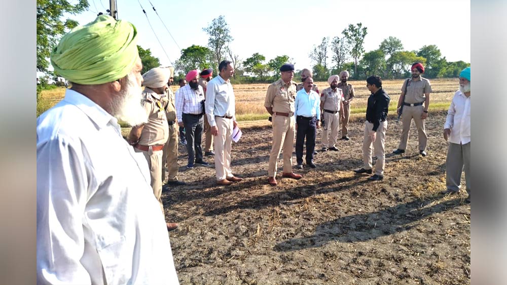 Stubble Burning: ਨਾੜ ਸਾੜਨ ਦੇ ਮਾਮਲੇ ’ਤੇ ਪ੍ਰਸ਼ਾਸਨ ਸਖ਼ਤ, ਡੀਸੀ ਅਤੇ ਐਸਐਸਪੀ ਵੱਲੋਂ ਮੌਕੇ ਦਾ ਜਾਇਜ਼ਾ