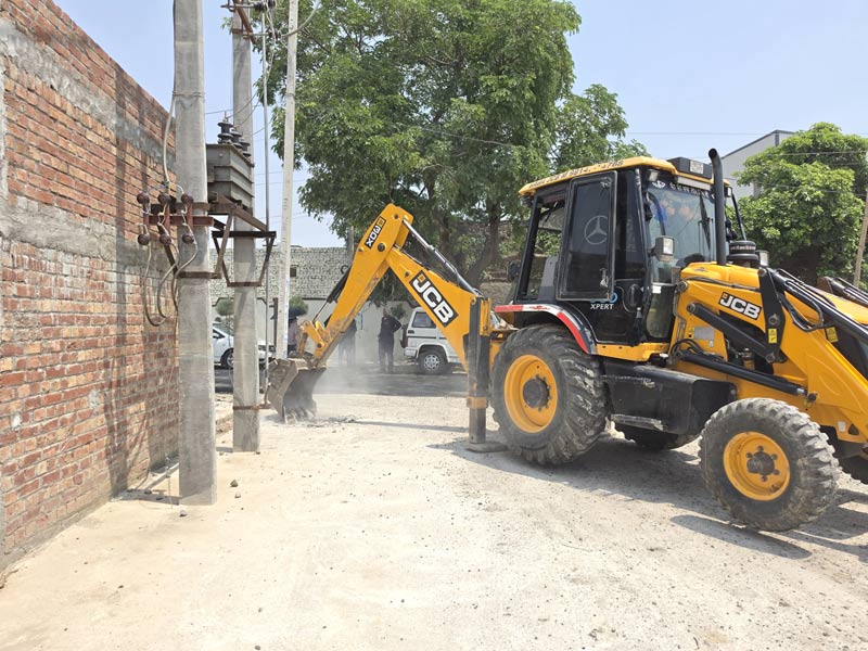  Bulldozer Action: ਅਣ ਅਧਿਕਾਰਿਤ ਕਲੋਨੀਆਂ ’ਤੇ ਚੱਲਿਆ ਪੀਲਾ ਪੰਜਾ