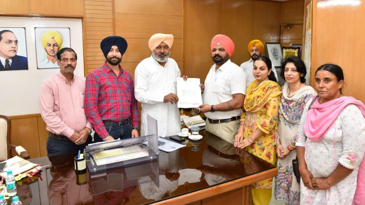 ਵਿੱਤ ਮੰਤਰੀ Harpal Singh Cheema ਵੱਲੋਂ ਮੁਲਾਜ਼ਮ ਯੂਨੀਅਨਾਂ ਨਾਲ ਮੁਲਾਕਾਤ; ਜਾਇਜ਼ ਮੰਗਾਂ ’ਤੇ ਜਲਦ ਕਾਰਵਾਈ ਦਾ ਦਿੱਤਾ ਭਰੋਸਾ
