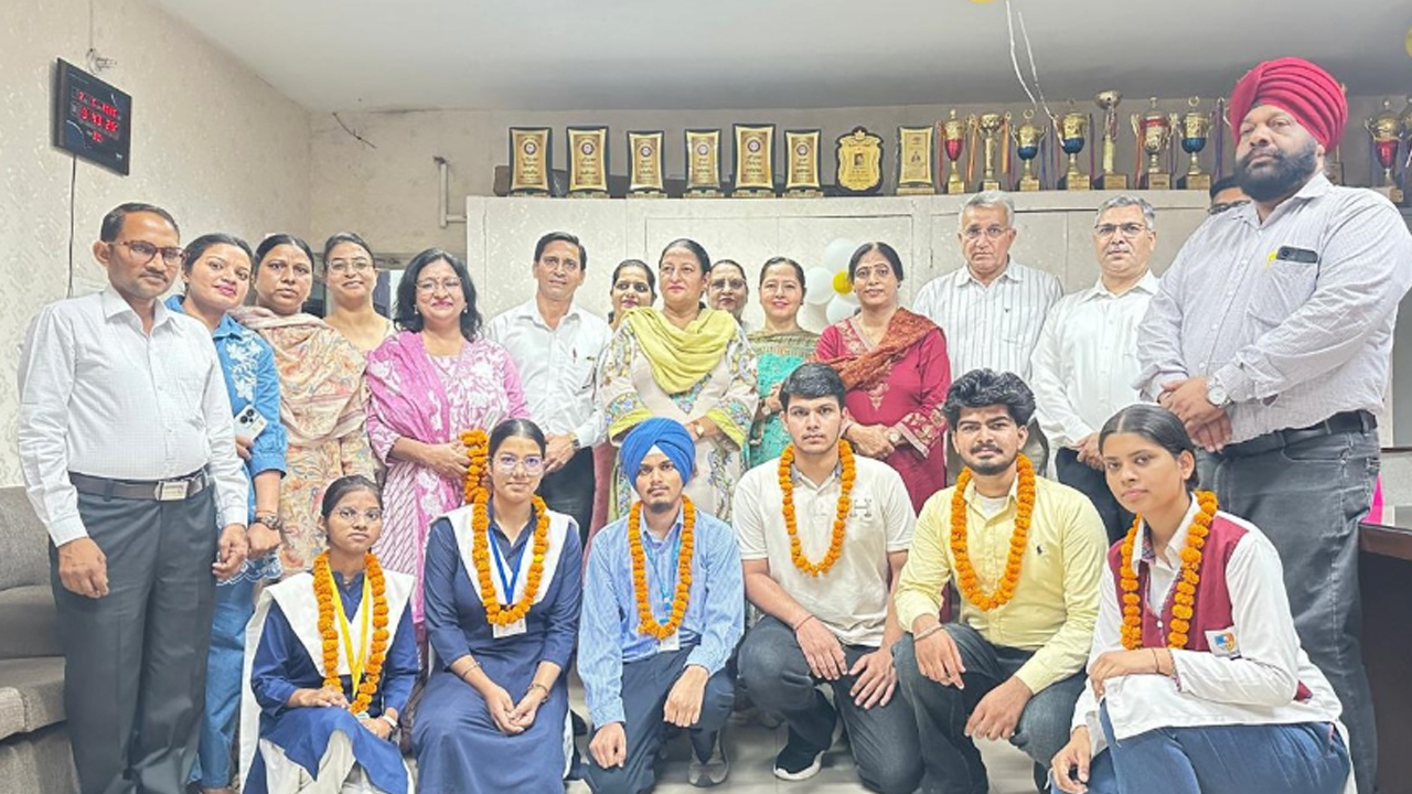 JEE Advanced Result: ਜੇਈਈ ਐਡਵਾਂਸ 2026 'ਚ ਪਟਿਆਲਾ ਜ਼ਿਲ੍ਹੇ ਨੇ ਮਾਰੀ ਬਾਜ਼ੀ, ਪੰਜਾਬ ਭਰ ਵਿੱਚੋਂ ਰਿਹਾ ਮੋਹਰੀ