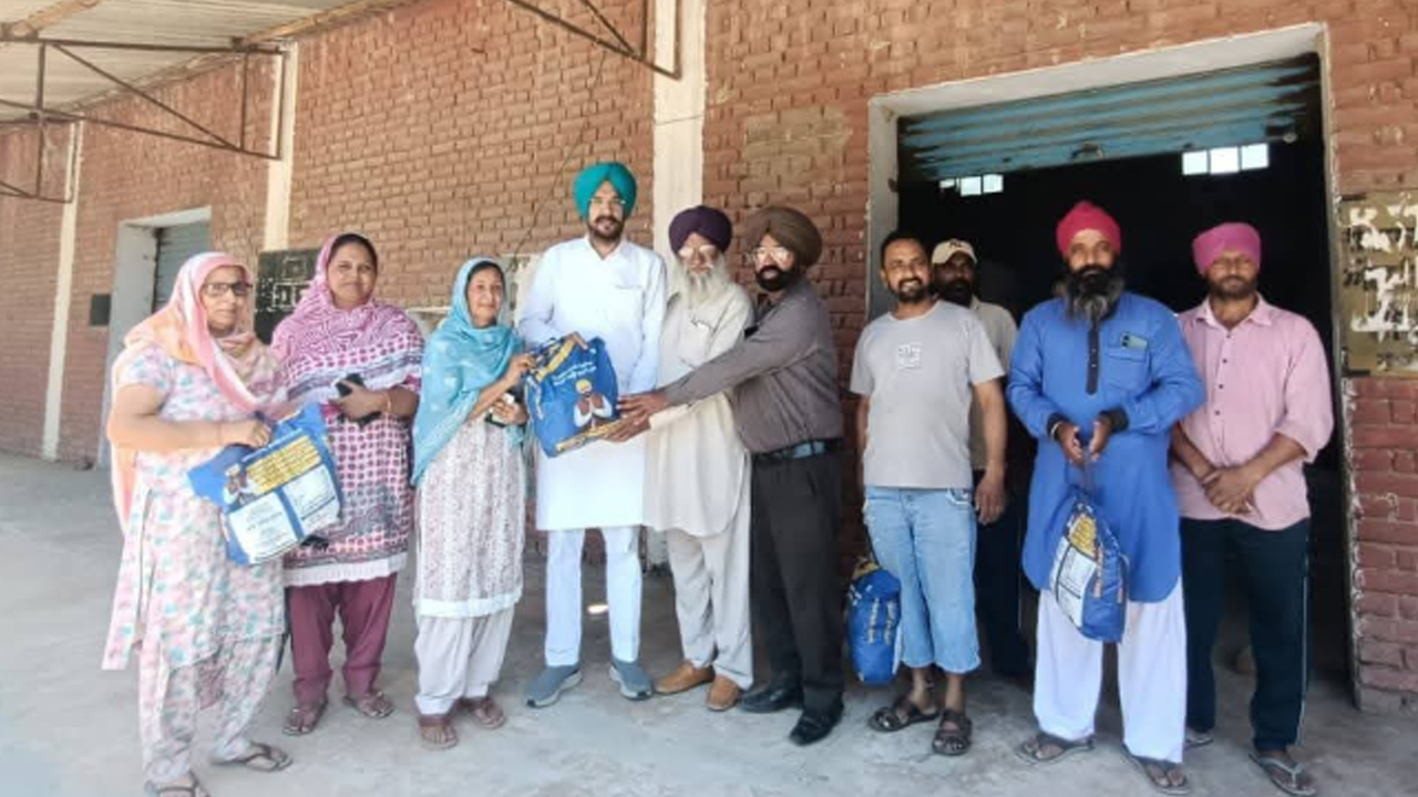 Meri Rashi Kya Hai: ਮੇਰੀ ਰਸੋਈ ਸਕੀਮ ਤਹਿਤ ਲੋੜਵੰਦ ਪਰਿਵਾਰਾਂ ਨੂੰ ਰਾਸ਼ਨ ਕਿੱਟਾਂ ਵੰਡੀਆਂ