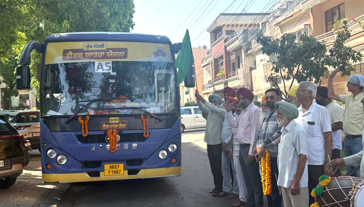 Punjab Free Pilgrimage Scheme: ਡਾ. ਸੰਨੀ ਸਿੰਘ ਆਹਲੂਵਾਲੀਆ ਨੇ ‘ਮੁੱਖ ਮੰਤਰੀ ਤੀਰਥ ਯਾਤਰਾ ਯੋਜਨਾ’ ਤਹਿਤ ਦੋ ਬੱਸਾਂ ਨੂੰ ਦਿਖਾਈ ਹਰੀ ਝੰਡੀ