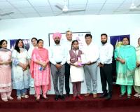 Punjab School Result: ‘ਸਕੂਲ ਆਫ਼ ਐਮੀਨੈਂਸ' ਦੀ ਹਰਨਾਜ਼ ਕੌਰ ਨੇ ਅੱਠਵੀਂ ਦੇ ਨਤੀਜਿਆਂ 'ਚ ਮਾਰੀ ਬਾਜ਼ੀ; ਮੈਰਿਟ ਸੂਚੀ 'ਚ ਬਣਾਈ ਜਗ੍ਹਾ