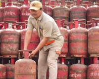 Gas Cylinder News: ਦੇਸ਼ ’ਚ ਐਲਪੀਜੀ ਸਿਲੰਡਰ ਦੀ ਡਿਲੀਵਰੀ ਸਬੰਧੀ ਕੇਂਦਰ ਦਾ ਵੱਡਾ ਬਿਆਨ, ਜਨਤਾ ਨੂੰ ਕਿਹਾ...